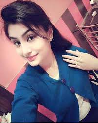 Girl getting a party makeup in amisha beauty care agra